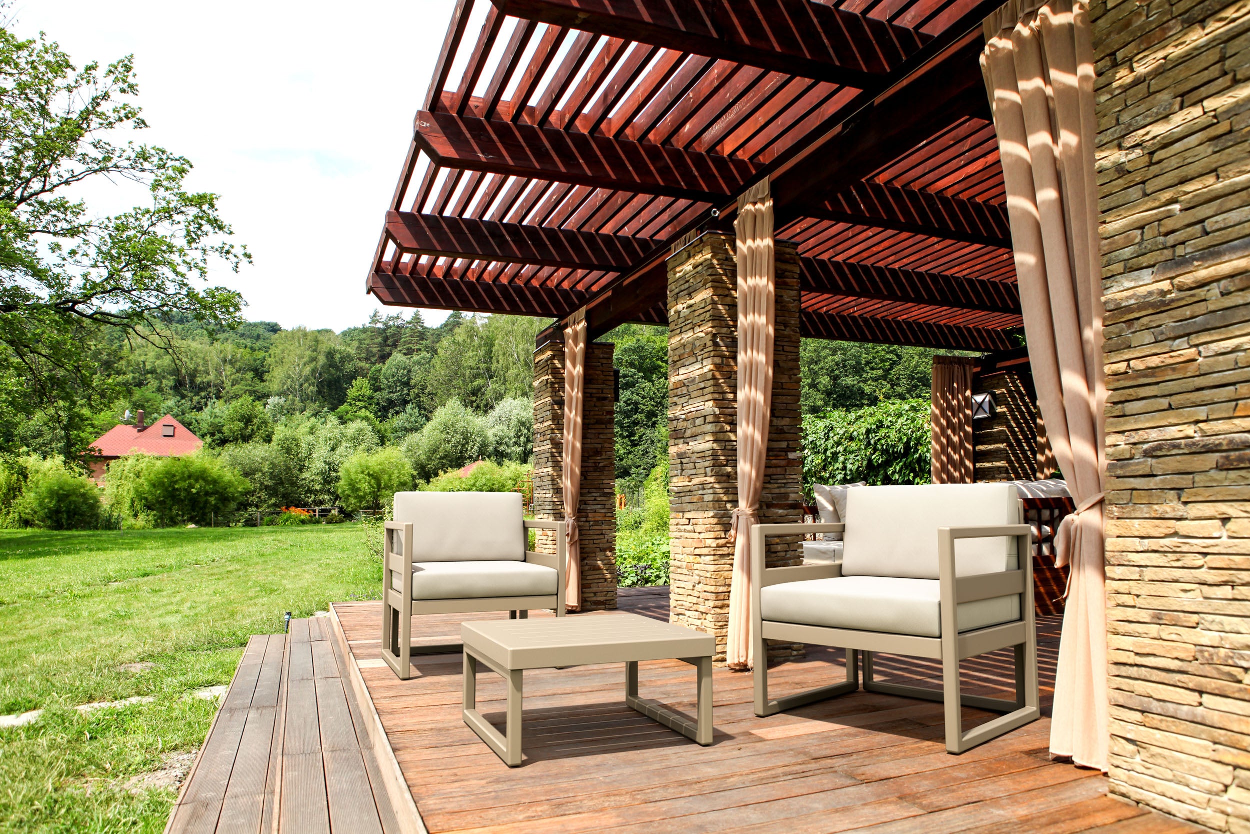 20-735-ml-armchair-ml-table.jpg